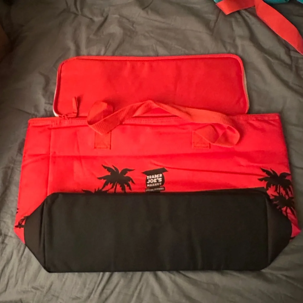 Red Trader Joe’s Insulated Bag NWT - Picture 3 of 5